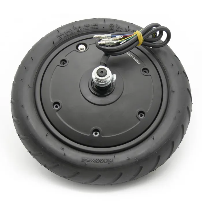 Moteur 350W pneu + chambre à air arrière Motus Scooty 8.5 +