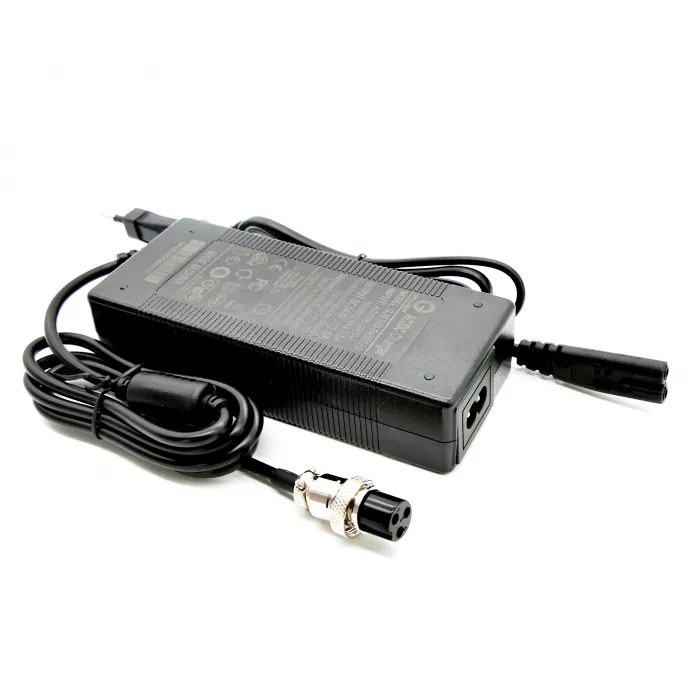 Chargeur pour trottinette électrique 1,5A 54,6V | 7way
